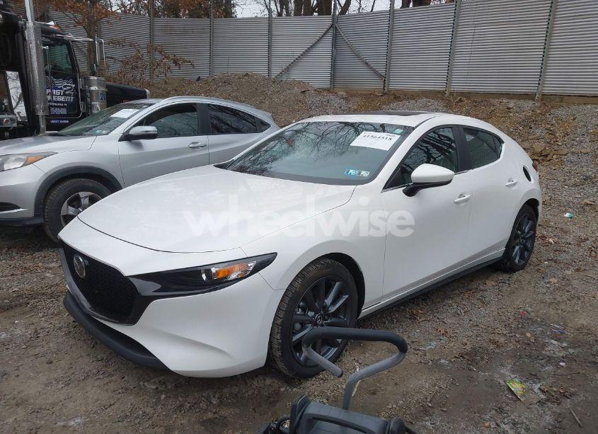 Photo 2 of 2024 Mazda Mazda3 2.5 S PREFERRED (VIN JM1BPALM5R1719017)