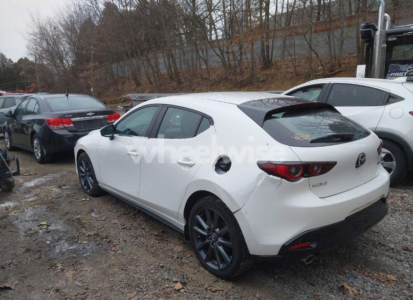 Photo 3 of 2024 Mazda Mazda3 2.5 S PREFERRED (VIN JM1BPALM5R1719017)