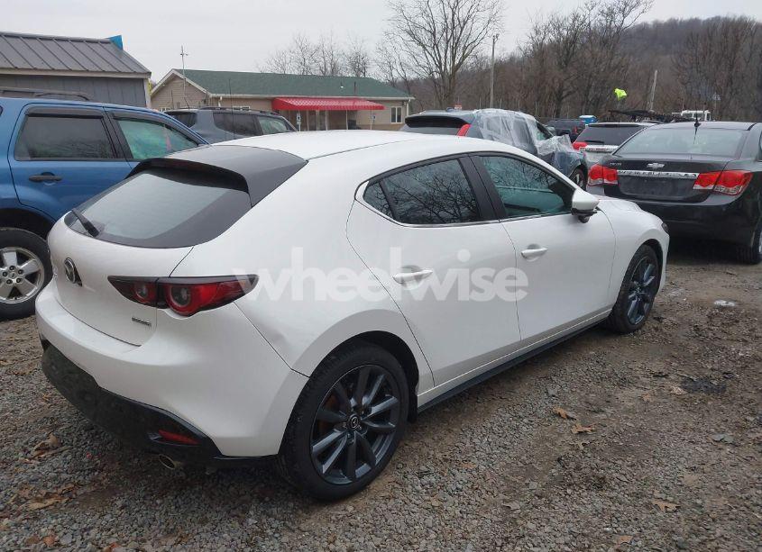 Photo 4 of 2024 Mazda Mazda3 2.5 S PREFERRED (VIN JM1BPALM5R1719017)