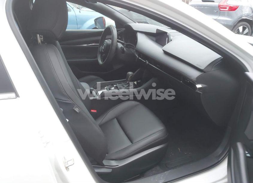 Photo 5 of 2024 Mazda Mazda3 2.5 S PREFERRED (VIN JM1BPALM5R1719017)