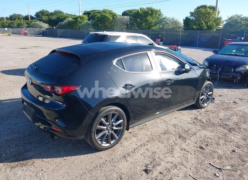 Photo 4 of 2023 Mazda Mazda3 2.5 S PREFERRED (VIN JM1BPALMXP1615815)
