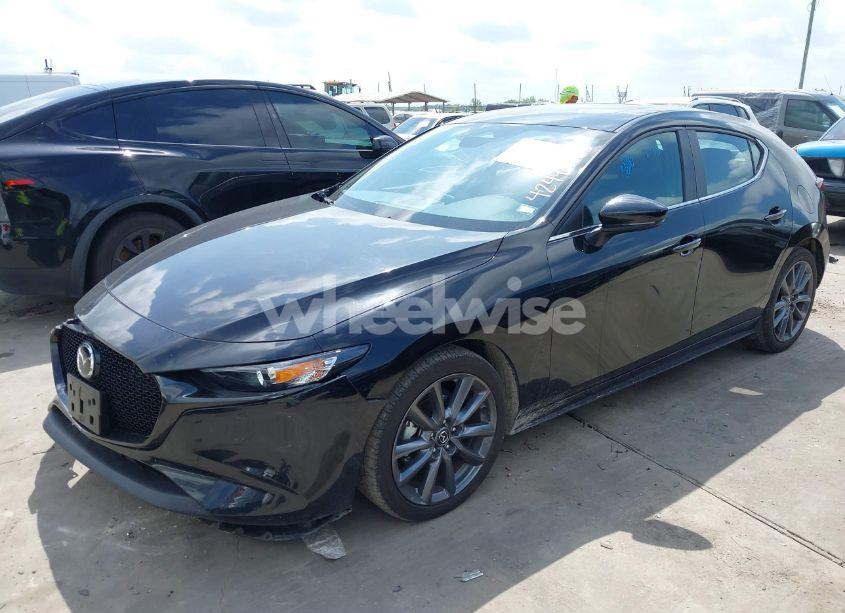 Photo 2 of 2024 Mazda Mazda3 2.5 S PREFERRED (VIN JM1BPALMXR1712922)