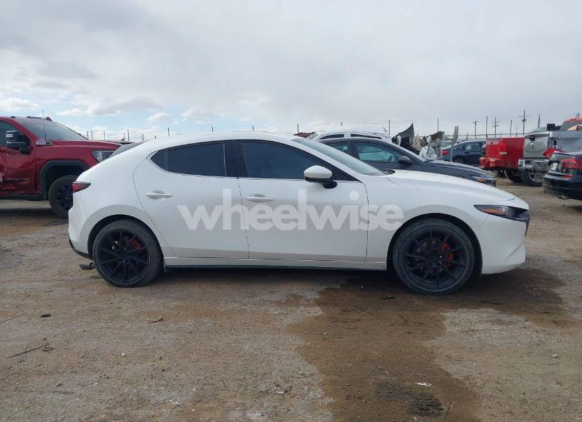 Photo 12 of 2021 Mazda Mazda3 PREMIUM (VIN JM1BPAML0M1302385)