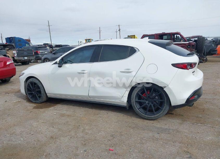 Photo 13 of 2021 Mazda Mazda3 PREMIUM (VIN JM1BPAML0M1302385)