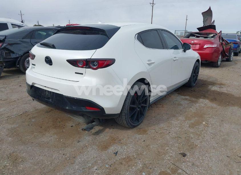 Photo 4 of 2021 Mazda Mazda3 PREMIUM (VIN JM1BPAML0M1302385)