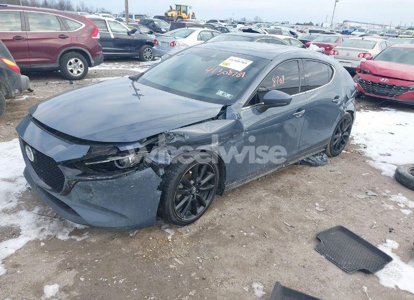 Photo 2 of 2021 Mazda Mazda3 PREMIUM (VIN JM1BPAML0M1314066)