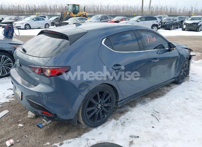 Photo 4 of 2021 Mazda Mazda3 PREMIUM (VIN JM1BPAML0M1314066)