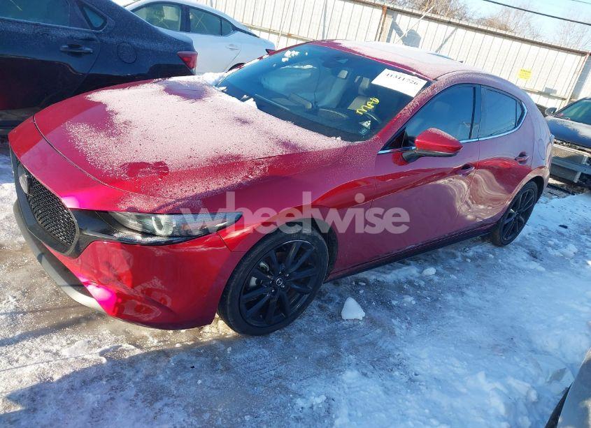 Photo 2 of 2022 Mazda Mazda3 PREMIUM (VIN JM1BPAML1N1515069)