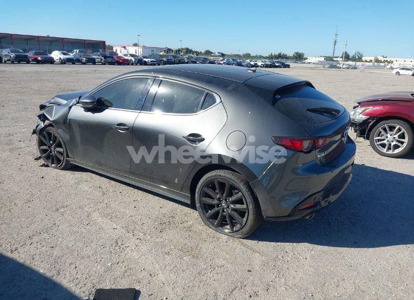 Photo 3 of 2021 Mazda Mazda3 PREMIUM (VIN JM1BPAML2M1340149)
