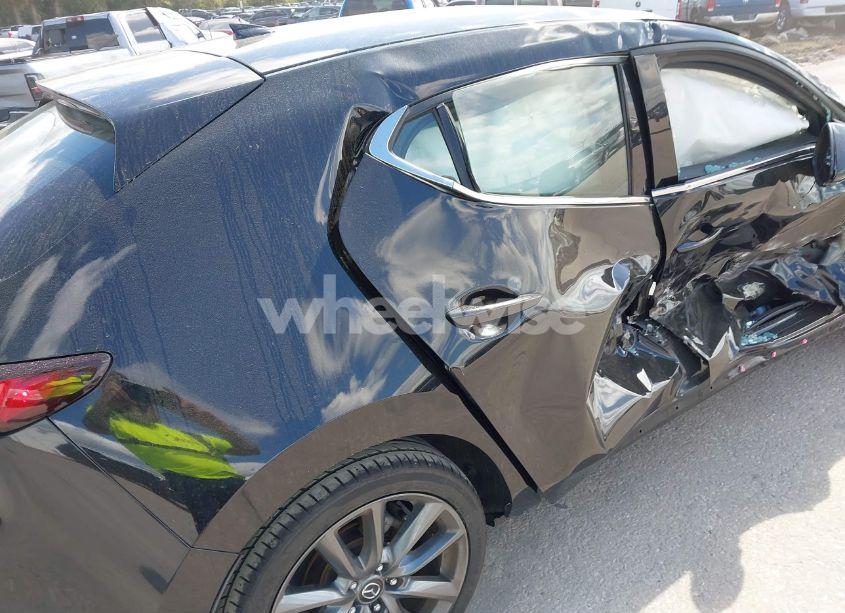 Photo 6 of 2021 Mazda Mazda3 PREMIUM (VIN JM1BPAML5M1347080)