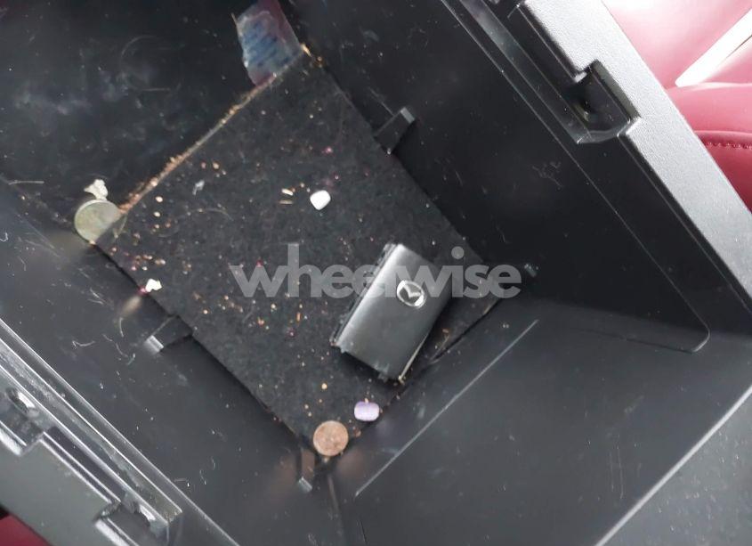 Photo 11 of 2021 Mazda Mazda3 PREMIUM (VIN JM1BPAML6M1304741)