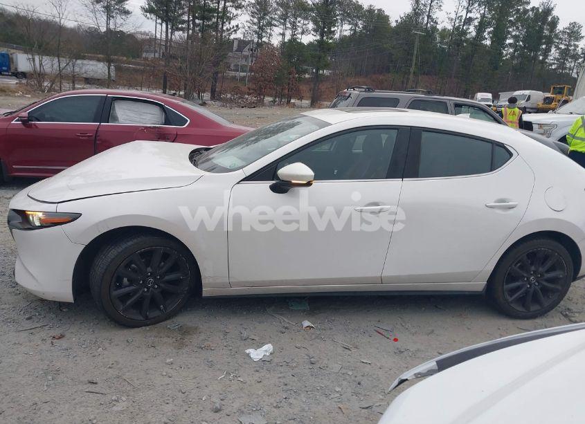 Photo 14 of 2021 Mazda Mazda3 PREMIUM (VIN JM1BPAML6M1304741)