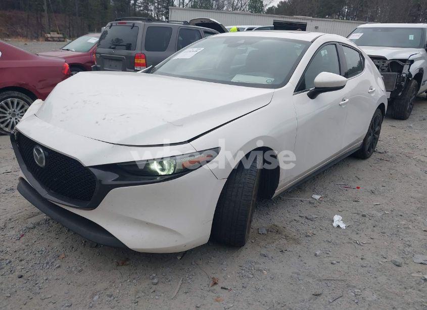 Photo 2 of 2021 Mazda Mazda3 PREMIUM (VIN JM1BPAML6M1304741)