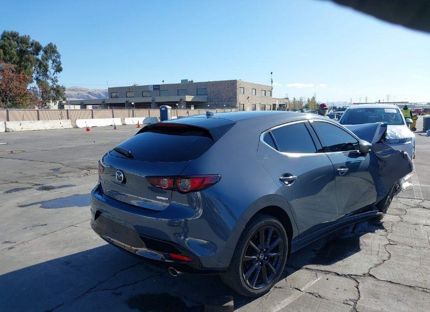 Photo 4 of 2021 Mazda Mazda3 PREMIUM (VIN JM1BPAML6M1403172)