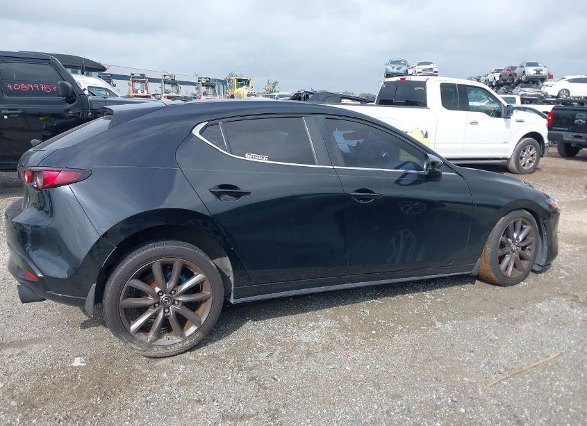 Photo 14 of 2019 Mazda Mazda3 PREFERRED PACKAGE (VIN JM1BPAMM7K1138316)