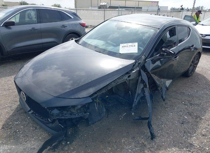 Photo 2 of 2019 Mazda Mazda3 PREFERRED PACKAGE (VIN JM1BPAMM7K1138316)