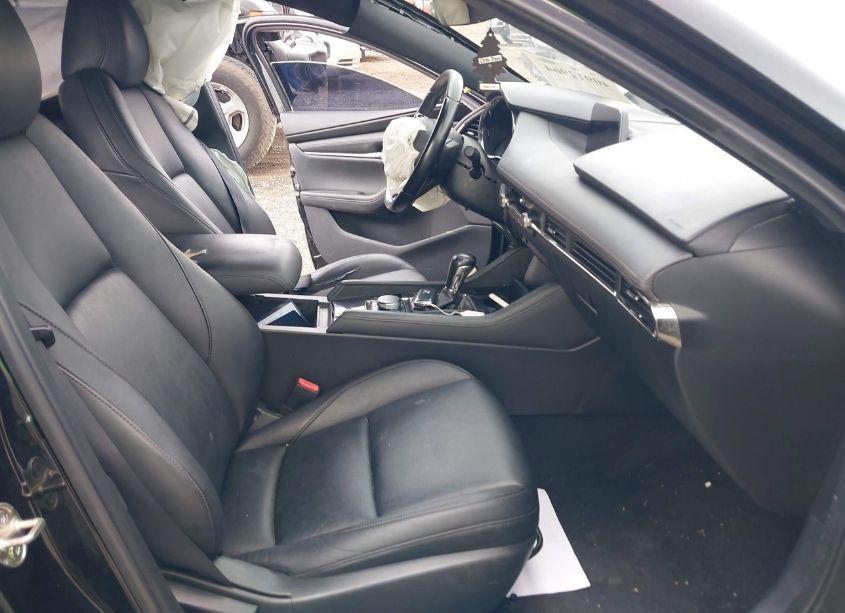 Photo 5 of 2019 Mazda Mazda3 PREFERRED PACKAGE (VIN JM1BPAMM7K1138316)