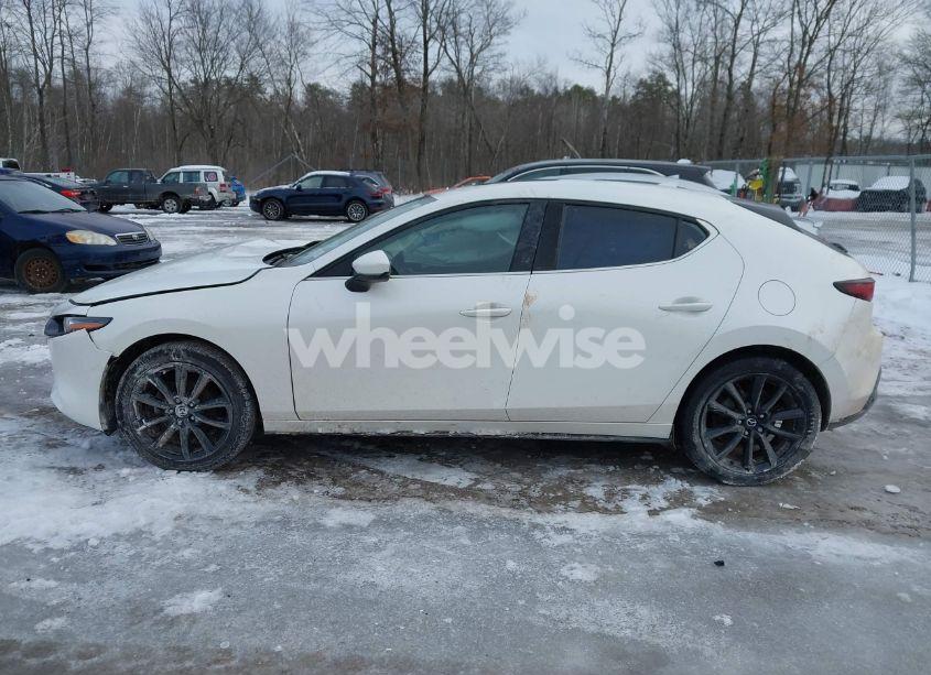 Photo 14 of 2019 Mazda Mazda3 PREMIUM PACKAGE (VIN JM1BPANM5K1134974)