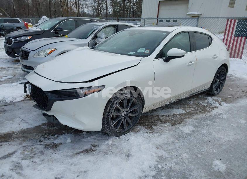 Photo 2 of 2019 Mazda Mazda3 PREMIUM PACKAGE (VIN JM1BPANM5K1134974)