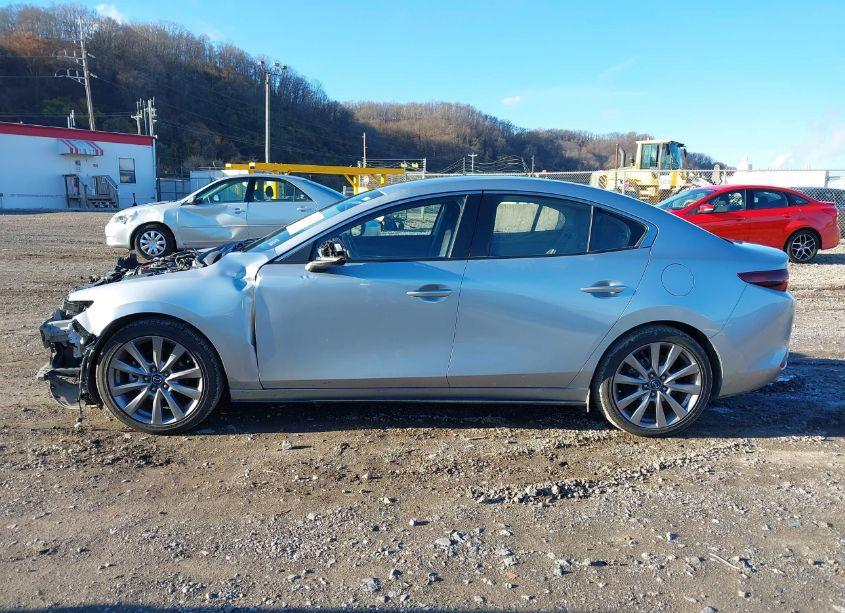 Photo 14 of 2019 Mazda Mazda3 SELECT PACKAGE (VIN JM1BPBAM8K1116996)