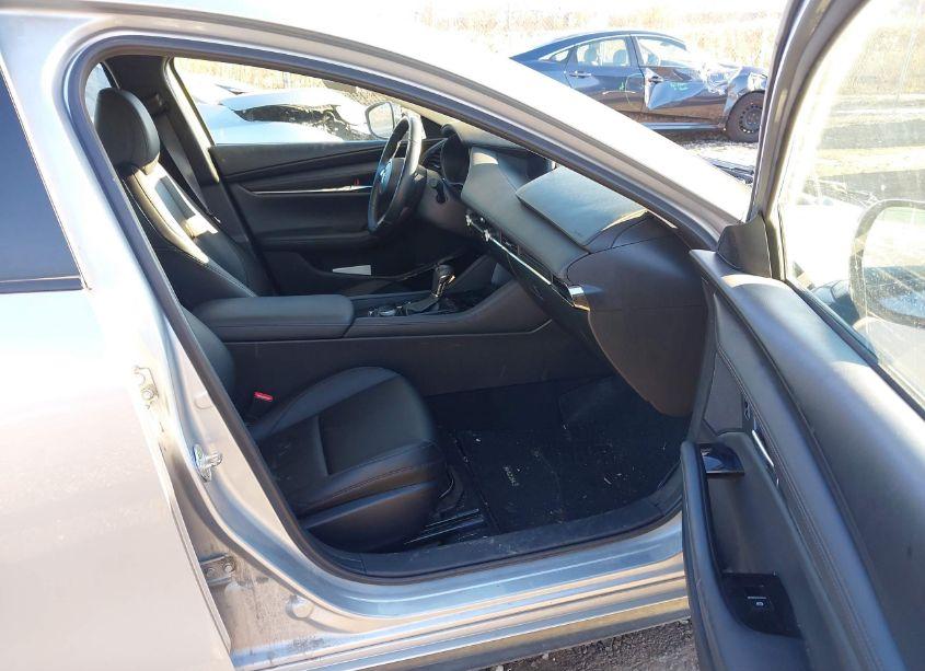 Photo 5 of 2019 Mazda Mazda3 SELECT PACKAGE (VIN JM1BPBAM8K1116996)