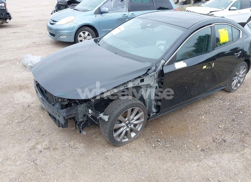 Photo 2 of 2021 Mazda Mazda3 PREFERRED (VIN JM1BPBCL4M1328334)