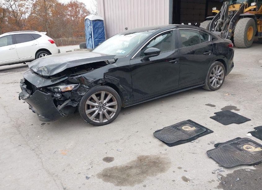 Photo 2 of 2021 Mazda Mazda3 PREFERRED (VIN JM1BPBCL9M1330208)