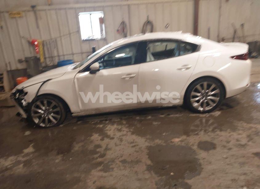 Photo 14 of 2021 Mazda Mazda3 PREMIUM (VIN JM1BPBDL4M1339770)