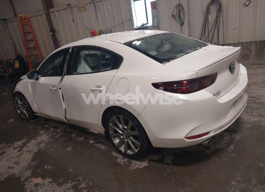 Photo 3 of 2021 Mazda Mazda3 PREMIUM (VIN JM1BPBDL4M1339770)