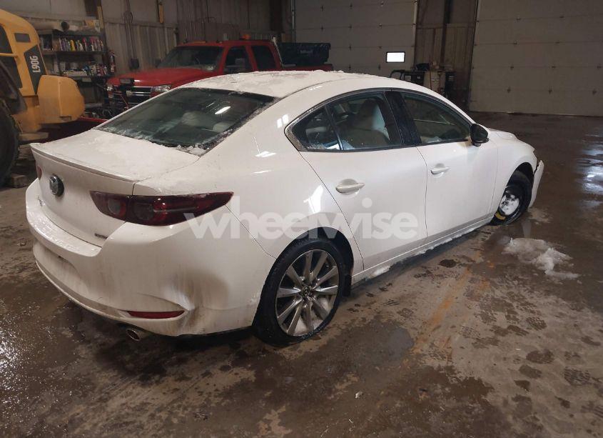 Photo 4 of 2021 Mazda Mazda3 PREMIUM (VIN JM1BPBDL4M1339770)