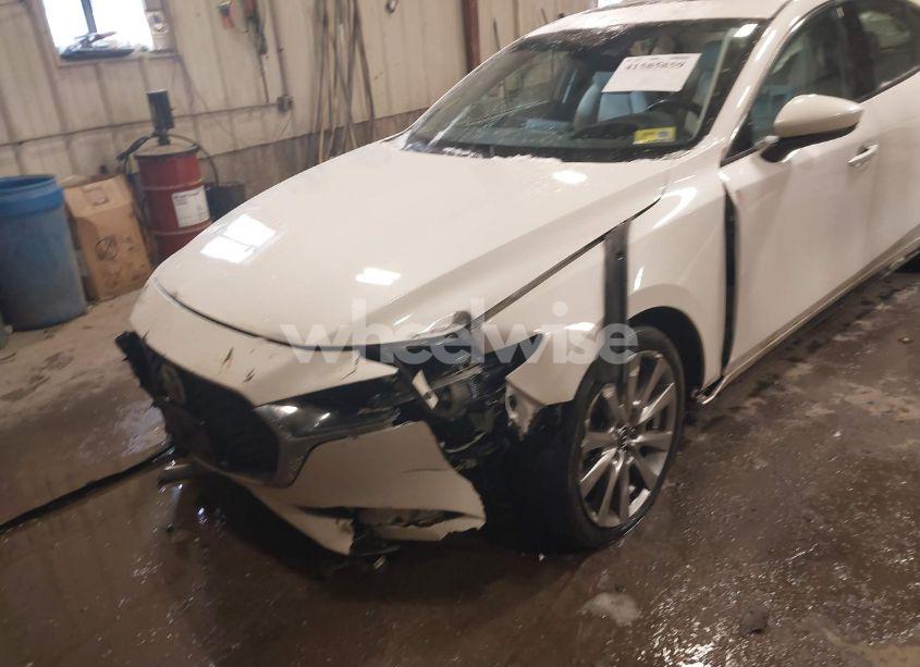 Photo 6 of 2021 Mazda Mazda3 PREMIUM (VIN JM1BPBDL4M1339770)