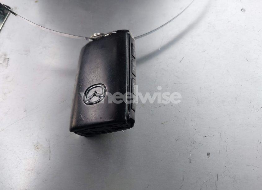 Photo 11 of 2021 Mazda Mazda3 PREMIUM (VIN JM1BPBDL6M1305765)