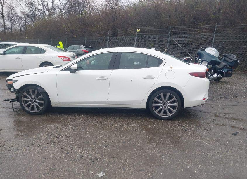 Photo 15 of 2019 Mazda Mazda3 PREFERRED PACKAGE (VIN JM1BPBDM5K1120936)