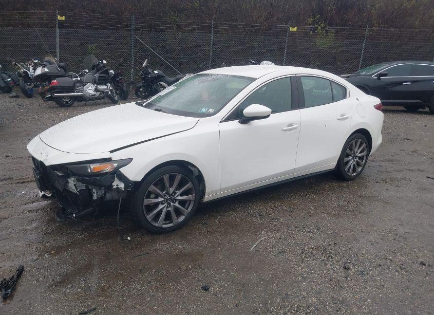 Photo 2 of 2019 Mazda Mazda3 PREFERRED PACKAGE (VIN JM1BPBDM5K1120936)
