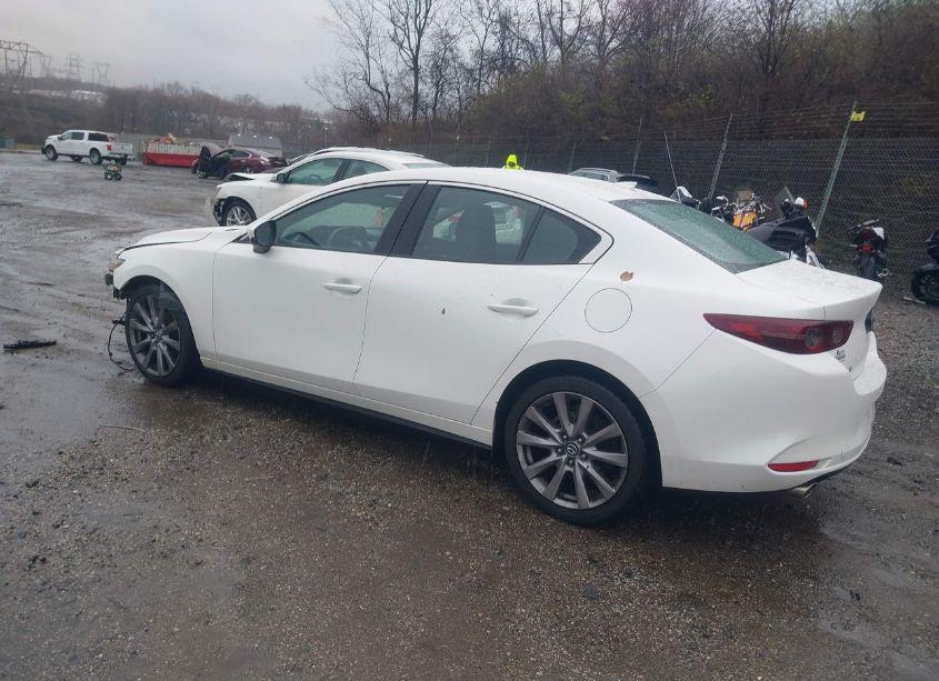 Photo 3 of 2019 Mazda Mazda3 PREFERRED PACKAGE (VIN JM1BPBDM5K1120936)