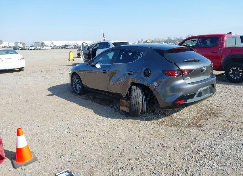 Photo 3 of 2019 Mazda Mazda3 (VIN JM1BPBJM9K1124296)