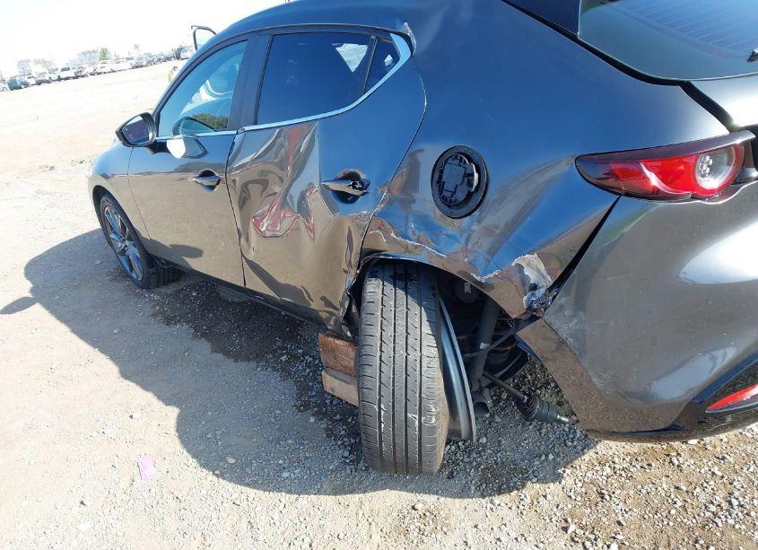 Photo 6 of 2019 Mazda Mazda3 (VIN JM1BPBJM9K1124296)