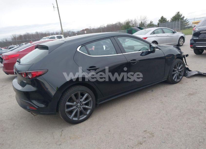 Photo 4 of 2021 Mazda Mazda3 SELECT (VIN JM1BPBKL3M1315320)