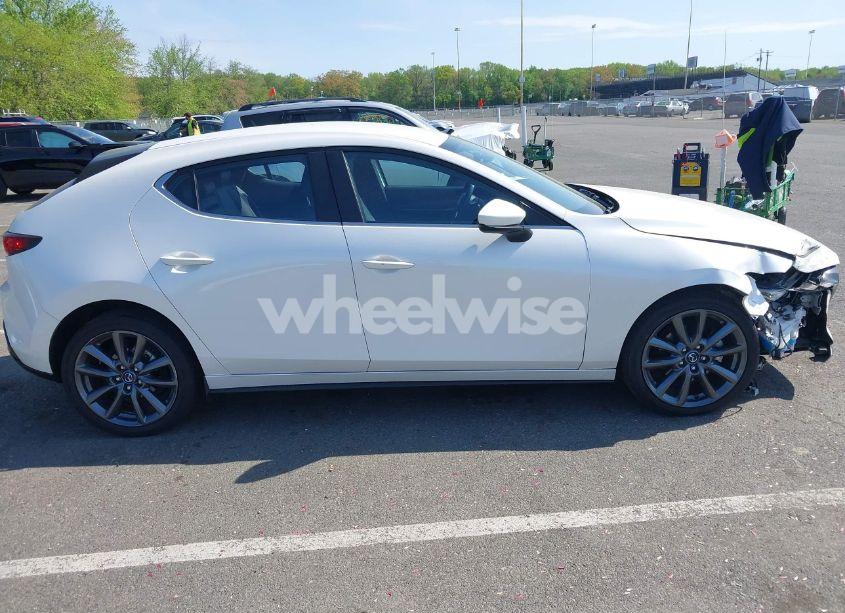 Photo 13 of 2021 Mazda Mazda3 HATCHBACK SELECT (VIN JM1BPBKL4M1313527)