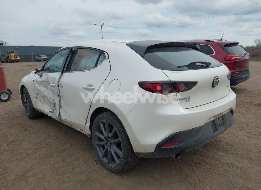 Photo 3 of 2021 Mazda Mazda3 HATCHBACK SELECT (VIN JM1BPBKL5M1339375)
