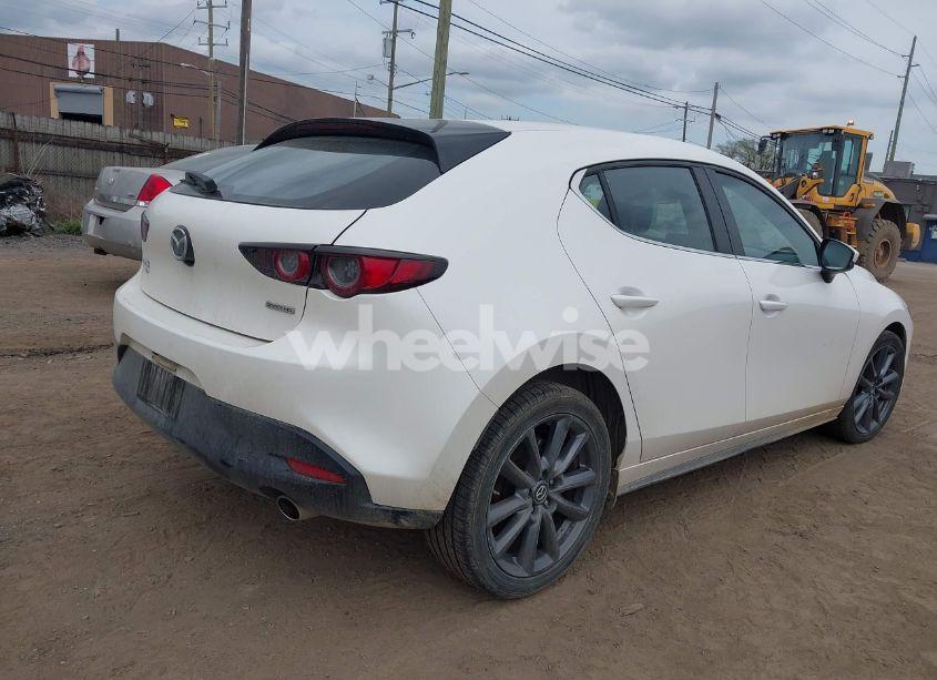 Photo 4 of 2021 Mazda Mazda3 HATCHBACK SELECT (VIN JM1BPBKL5M1339375)