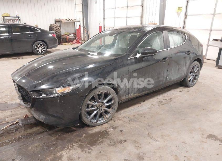 Photo 2 of 2021 Mazda Mazda3 PREFERRED (VIN JM1BPBLL2M1402821)