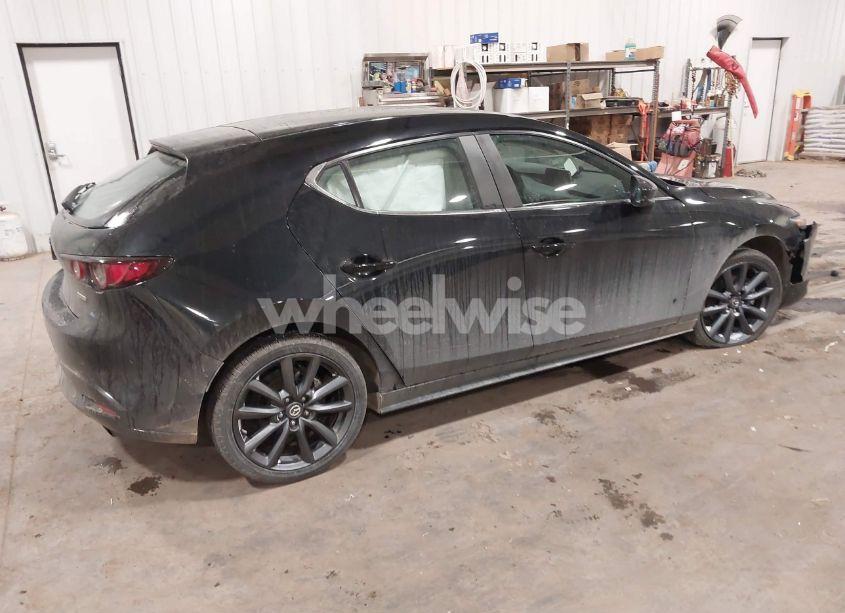 Photo 4 of 2021 Mazda Mazda3 PREFERRED (VIN JM1BPBLL2M1402821)