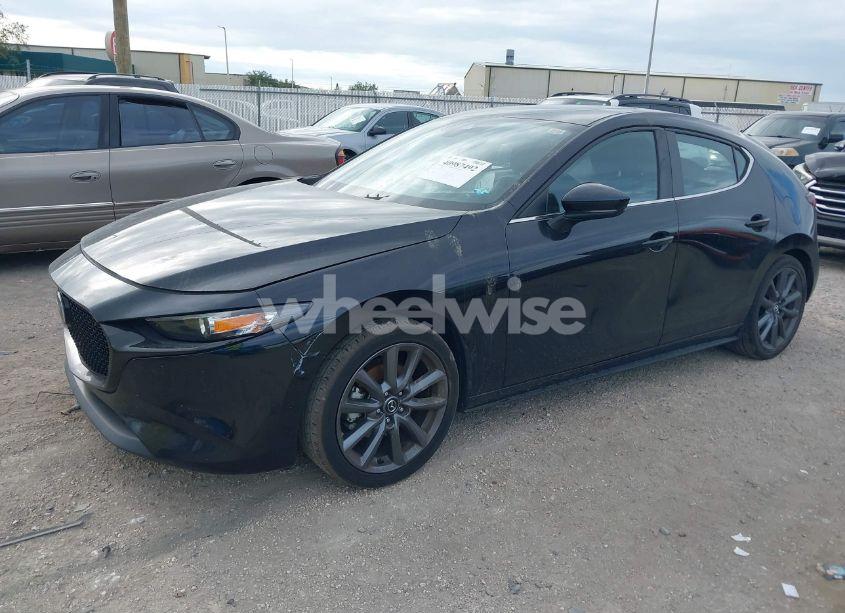 Photo 2 of 2021 Mazda Mazda3 PREFERRED (VIN JM1BPBLL9M1403299)