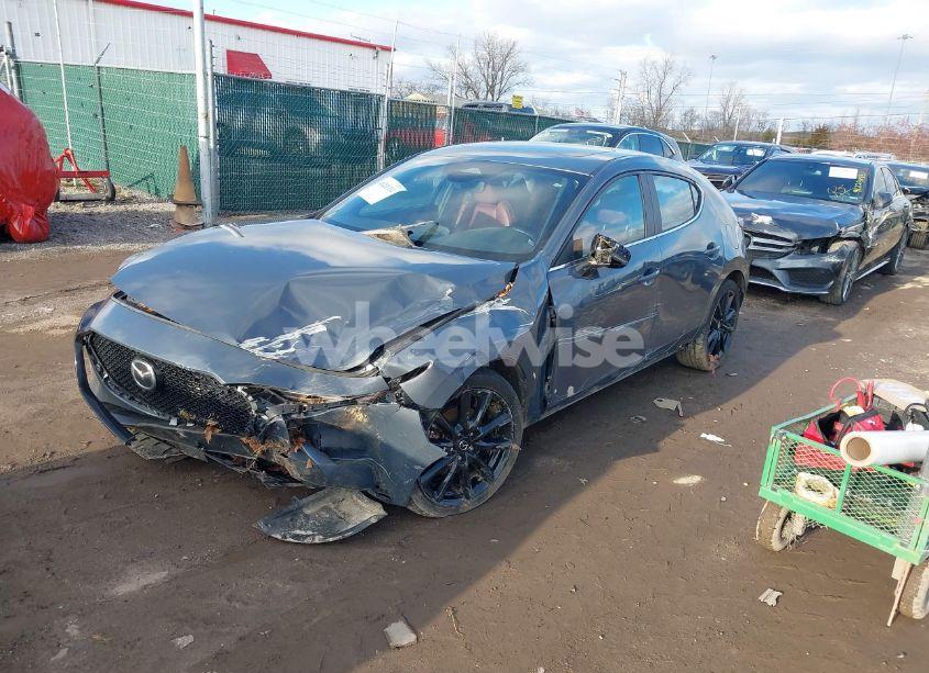 Photo 2 of 2024 Mazda Mazda3 HATCHBACK 2.5 S CARBON EDITION (VIN JM1BPBLM4R1701811)