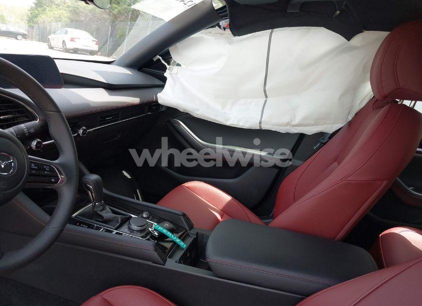 Photo 5 of 2025 Mazda Mazda3 HATCHBACK 2.5 S CARBON EDITION (VIN JM1BPBLM5S1772795)