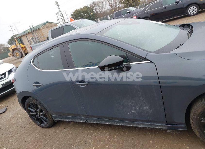 Photo 14 of 2024 Mazda Mazda3 2.5 S CARBON EDITION (VIN JM1BPBLMXR1721299)