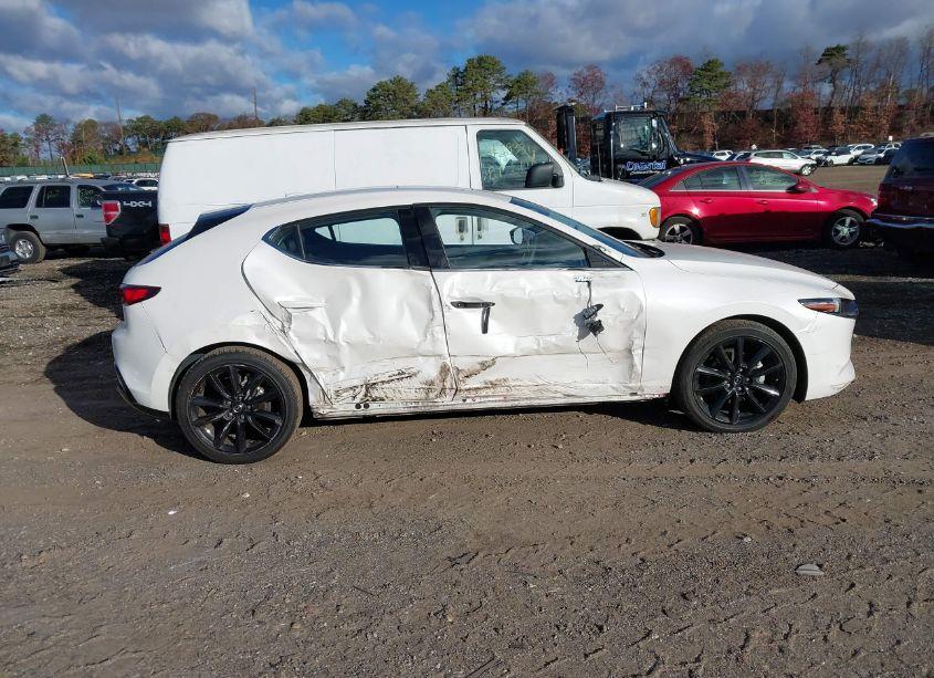 Photo 14 of 2021 Mazda Mazda3 PREMIUM (VIN JM1BPBML1M1315619)