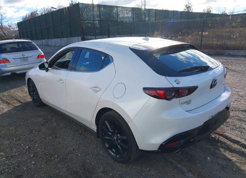 Photo 3 of 2021 Mazda Mazda3 PREMIUM (VIN JM1BPBML1M1315619)