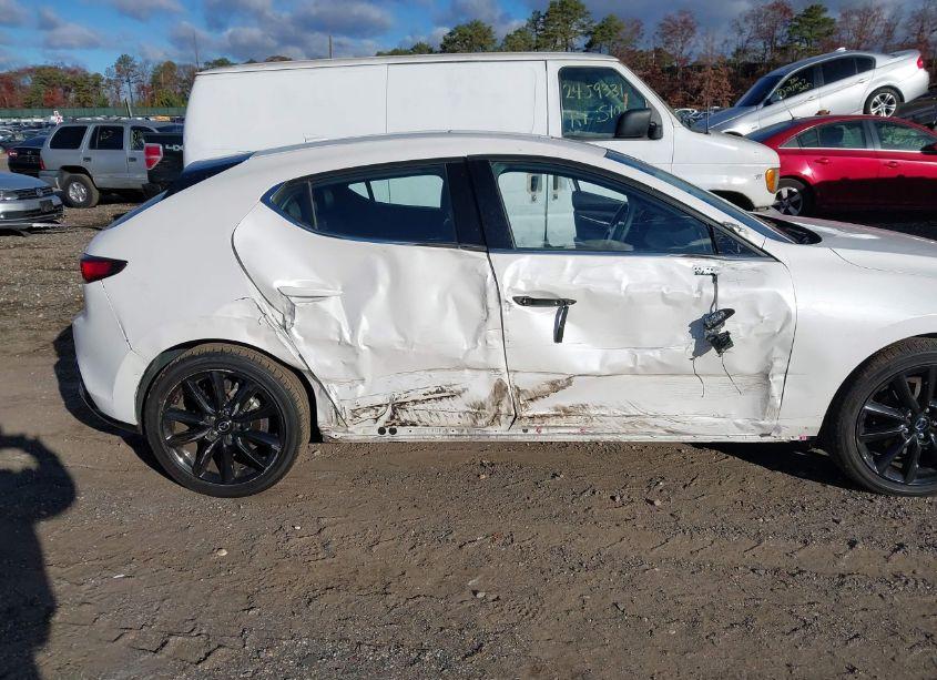 Photo 6 of 2021 Mazda Mazda3 PREMIUM (VIN JM1BPBML1M1315619)